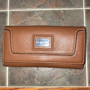 Michael Kors Wallet (barely ever used)